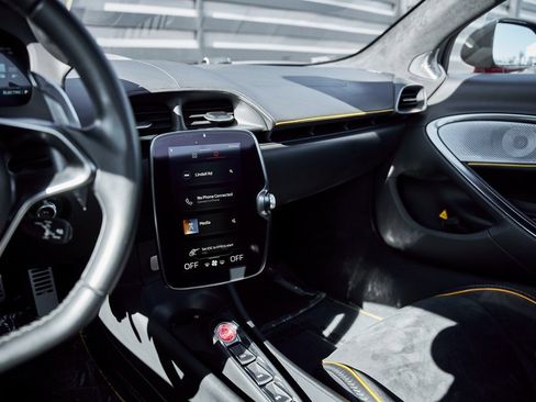 Used 2023 McLaren Artura image 52