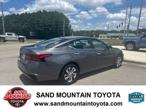Used 2025 Nissan Altima 2.5 S FWD image 3