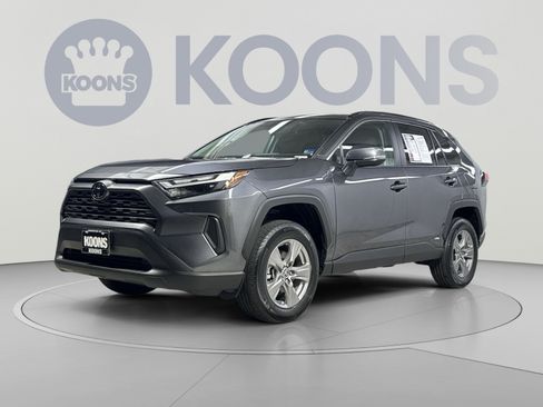 Used 2025 Toyota RAV4 XLE AWD/4WD image 1
