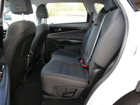 Used 2020 Kia Sorento LX w/ LX I4 Convenience Package FWD image 23