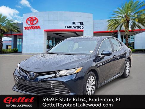 Certified 2019 Toyota Camry LE image 1
