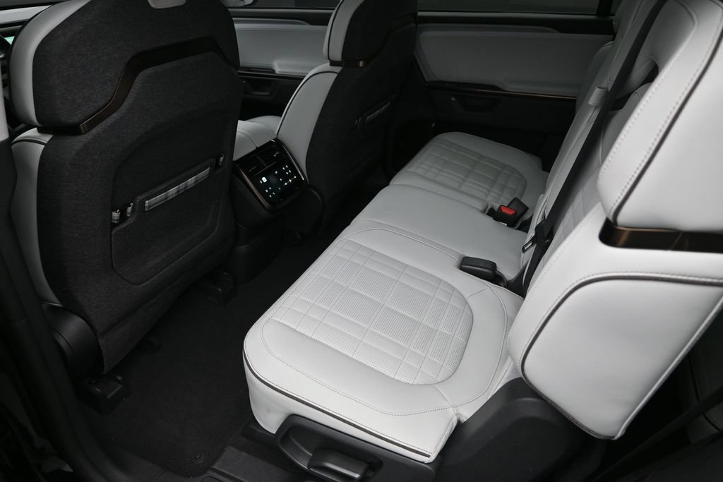 Used 2025 Rivian R1S Premium Dual AWD/4WD image 21