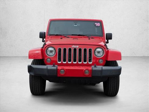 Used 2018 Jeep Wrangler Unlimited Sahara w/ Connectivity Group AWD/4WD image 2