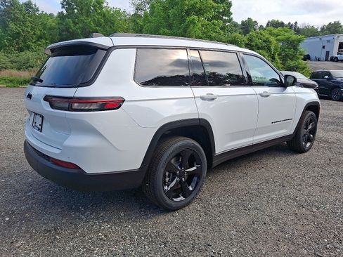 New 2025 Jeep Grand Cherokee L Altitude image 4