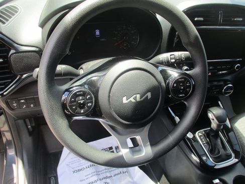 Used 2022 Kia Soul S FWD image 17