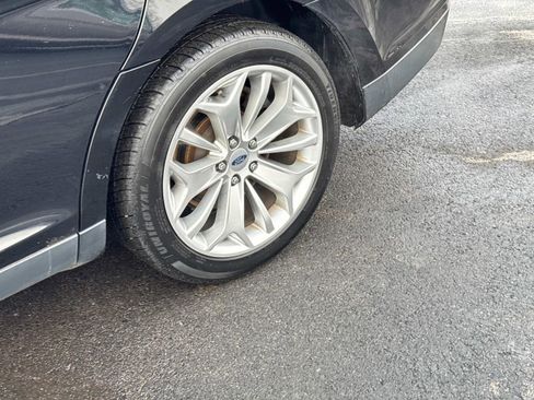 Used 2018 Ford Taurus Limited image 11