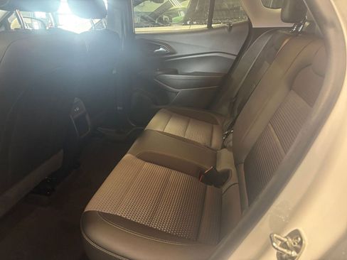 Used 2025 Chevrolet Trax LT w/ LT Convenience Package image 37