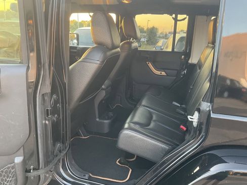 Used 2014 Jeep Wrangler Unlimited Sahara image 22