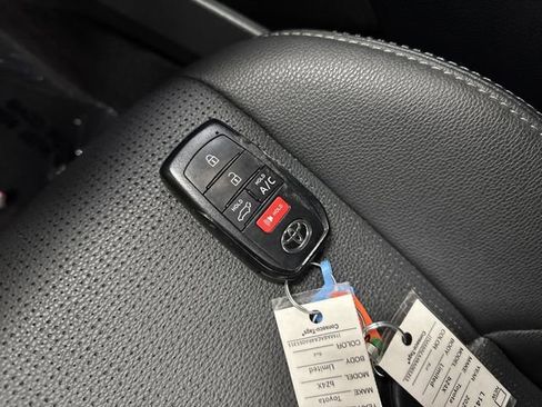 Used 2024 Toyota bZ4X Limited image 28