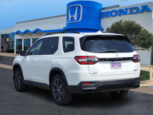New 2026 Honda Pilot Sport image 4
