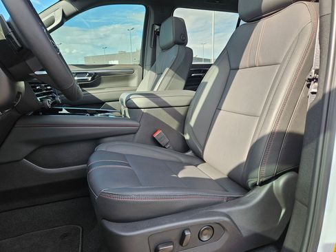 Used 2026 Chevrolet Suburban RST w/ Comfort Package AWD/4WD image 15