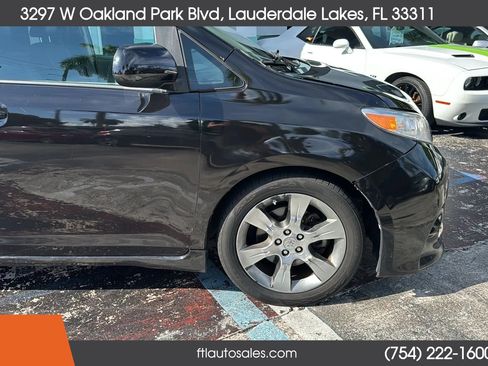 Used 2014 Toyota Sienna SE FWD image 16