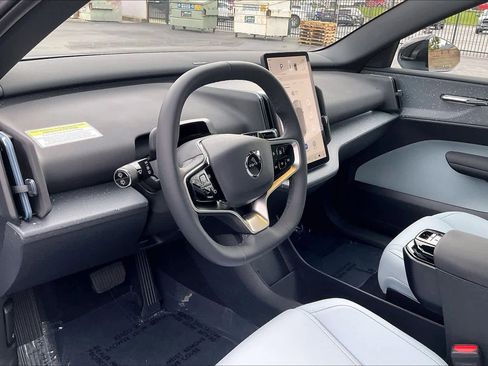 Used 2025 Volvo EX30 Ultra image 17