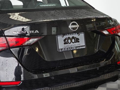 Used 2024 Nissan Sentra SV FWD image 13