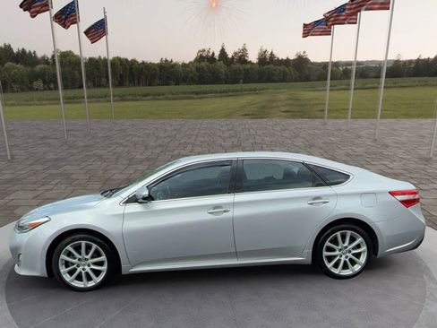 Used 2013 Toyota Avalon XLE Touring FWD image 3