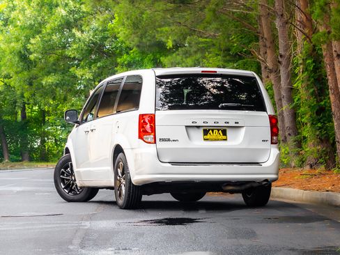 Used 2020 Dodge Grand Caravan GT FWD image 3