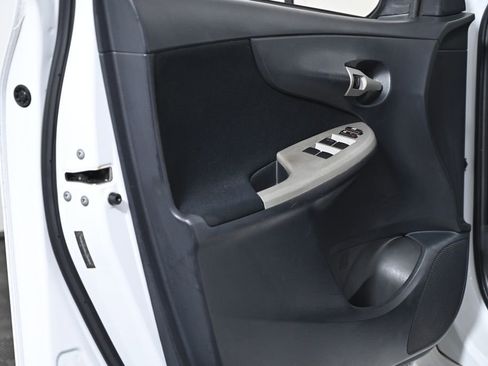 Used 2010 Toyota Corolla S image 24