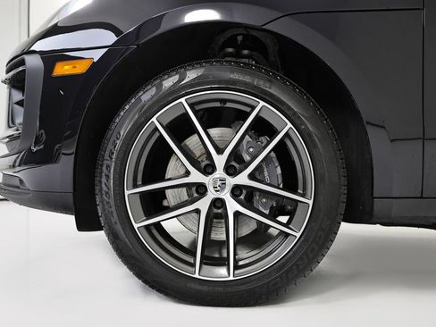 Certified 2026 Porsche Macan AWD/4WD image 13