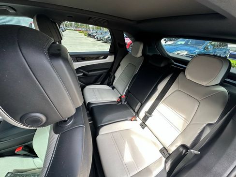 Certified 2024 Porsche Cayenne AWD/4WD image 39