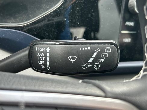 Used 2022 Volkswagen Taos SE FWD image 30