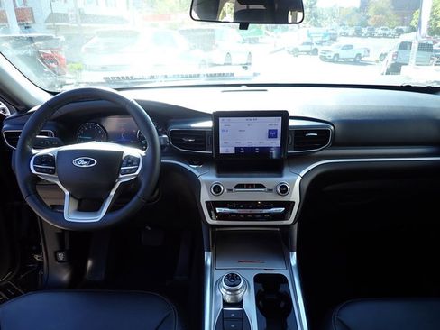 Certified 2022 Ford Explorer XLT w/ Equipment Group 202A image 16