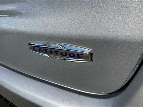 Certified 2022 Jeep Compass Latitude w/ Convenience Group image 9