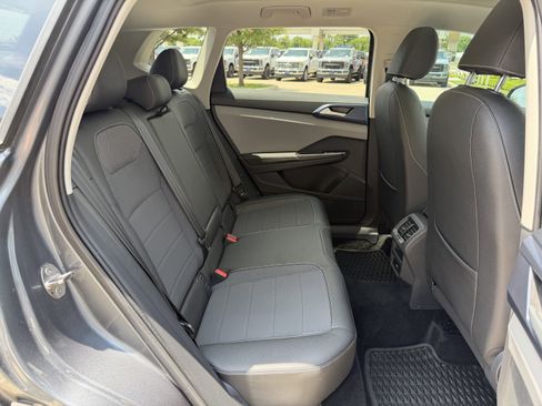 Used 2024 Volkswagen Taos SE w/ Panoramic Sunroof Package FWD image 33