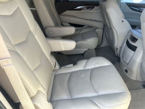 Used 2017 Cadillac Escalade Premium Luxury RWD image 10