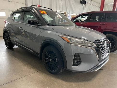 Used 2021 Nissan Kicks SR w/ SR Premium Package FWD image 5