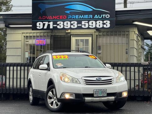 Used 2010 Subaru Outback 2.5i Limited image 1