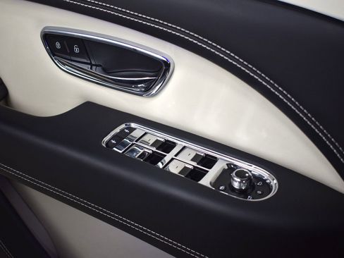 Certified 2024 Bentley Bentayga AWD/4WD image 37