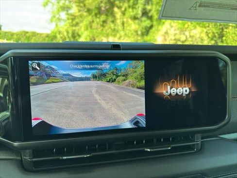 New 2025 Jeep Gladiator Rubicon w/ Convenience Group image 38