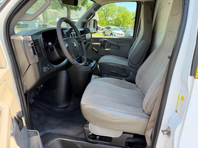 Used 2020 Chevrolet Express 3500 RWD image 10