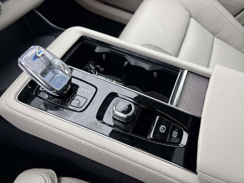 New 2026 Volvo XC90 T8 Ultra w/ Protection Package Premier AWD/4WD image 23