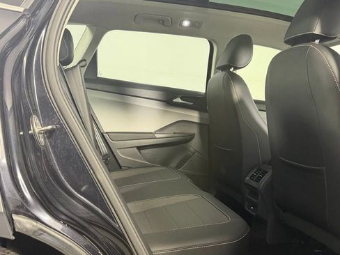 Used 2023 Volkswagen Taos SE w/ Panoramic Sunroof Package image 26