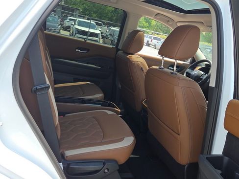 New 2026 Nissan Pathfinder Platinum AWD/4WD image 12