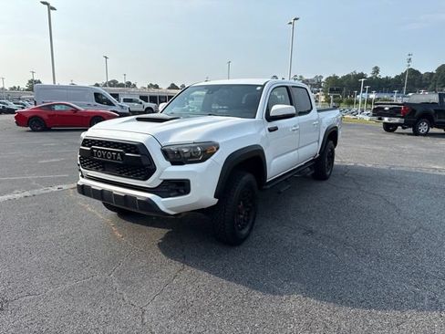 Used 2018 Toyota Tacoma TRD Pro AWD/4WD image 9