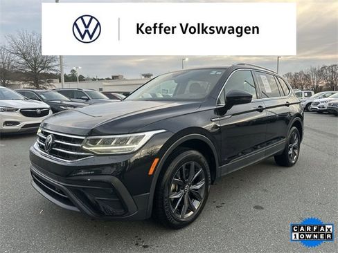 Used 2023 Volkswagen Tiguan SE image 1