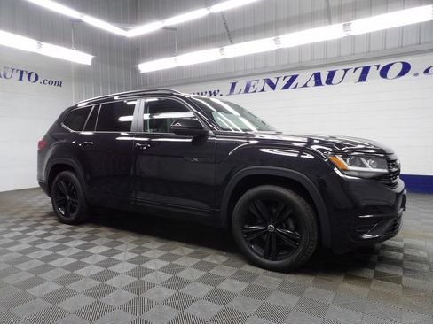 Used 2023 Volkswagen Atlas SEL R-Line AWD/4WD image 3