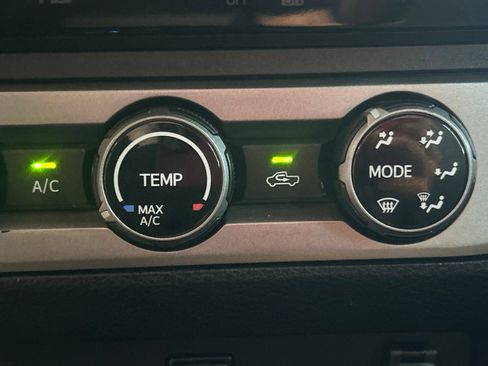 Used 2017 Toyota Tacoma SR5 w/ Tow Package AWD/4WD image 27
