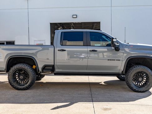 Used 2025 Chevrolet Silverado 2500 ZR2 w/ ZR2 Bison Edition AWD/4WD image 11