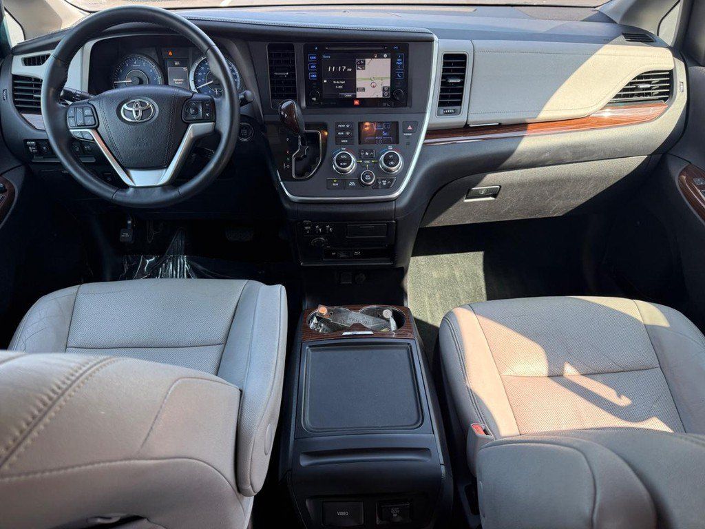 Used 2017 Toyota Sienna Limited Premium AWD/4WD image 12