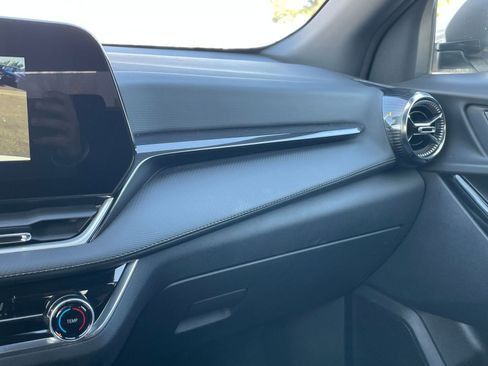 Used 2025 Chevrolet Equinox LT image 35