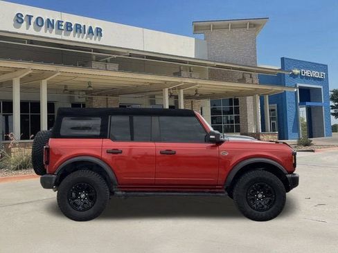 Used 2023 Ford Bronco Wildtrak image 4