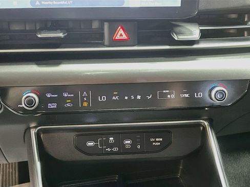 Used 2025 Kia Carnival SX w/ SX Dark Edition Package FWD image 16