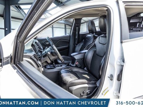 Used 2019 Jeep Cherokee Latitude Plus FWD image 13