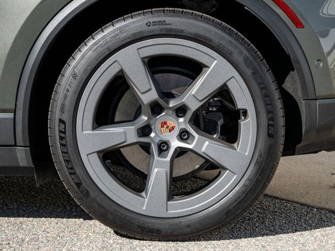 Used 2025 Porsche Macan Electric image 18