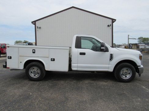 Used 2018 Ford F250 XL w/ Power Equipment Group RWD image 2
