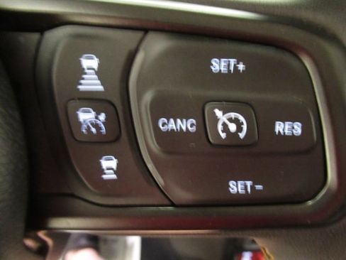 Used 2024 Jeep Wrangler Unlimited AWD/4WD image 26
