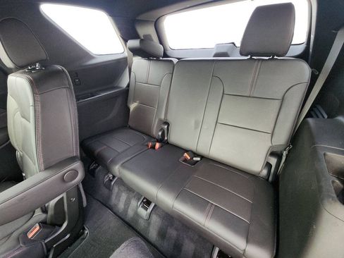 Used 2023 Chevrolet Traverse RS AWD/4WD image 37